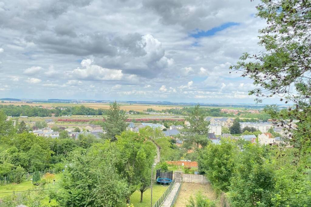 Appartement Rez-De-Chaussee Laon Exterior foto